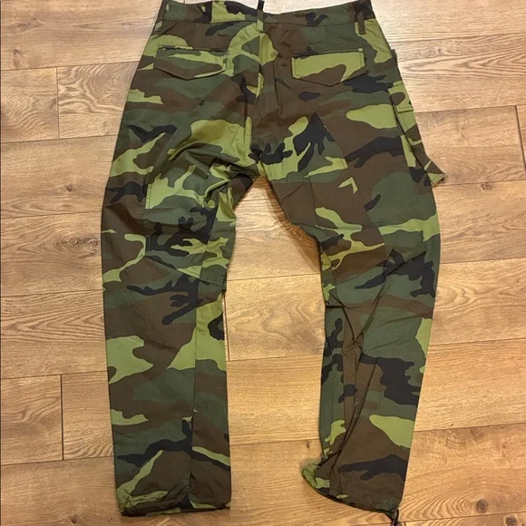 NEW DSQUARED2 Camouflage Cargo Pants - Olive and Black